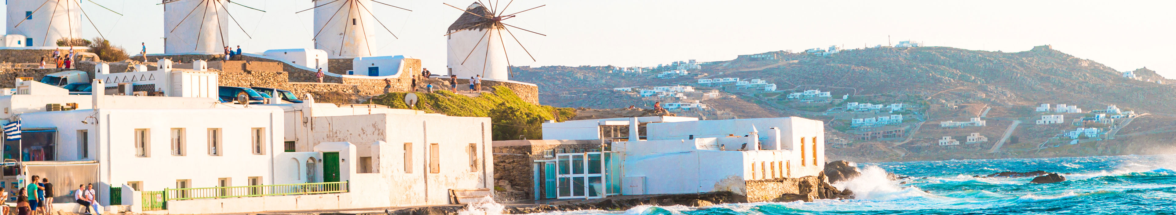 Windräder und Meer auf Mykonos