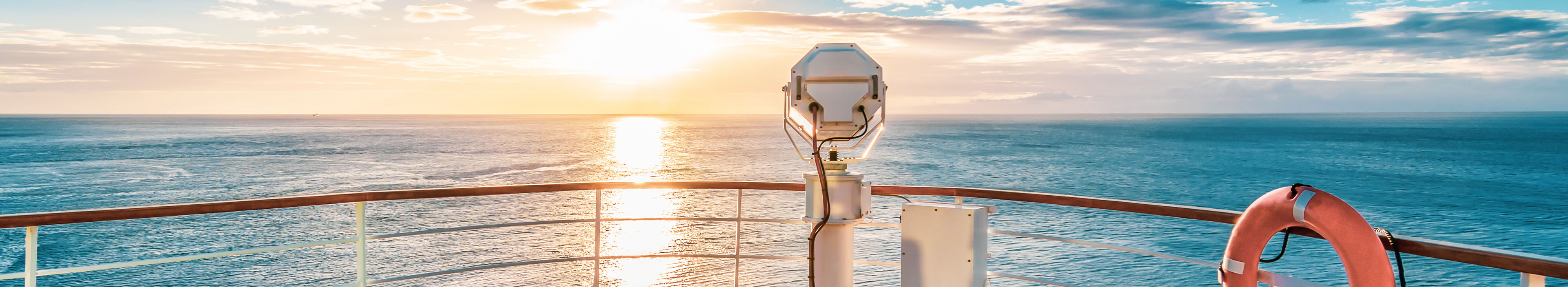 Blick auf das Meer vom Schiffsdeck