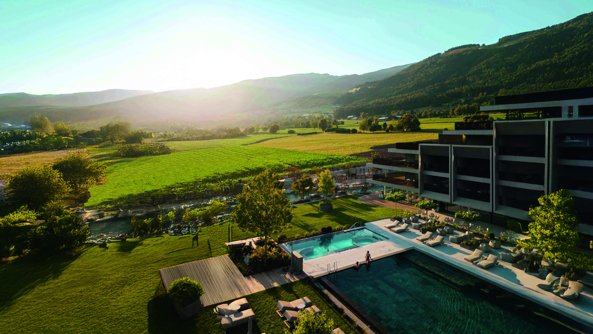 Hotel Solvie - Winklerhotels. Außenansicht mit Pool