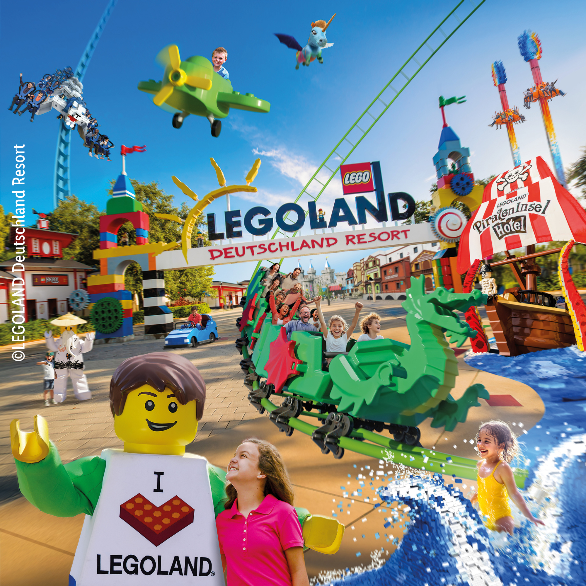 Bunte Collage verschiedener Attraktionen im Legoland mit Drachenachterbahn und großer Lego-Figur im Vordergrund.