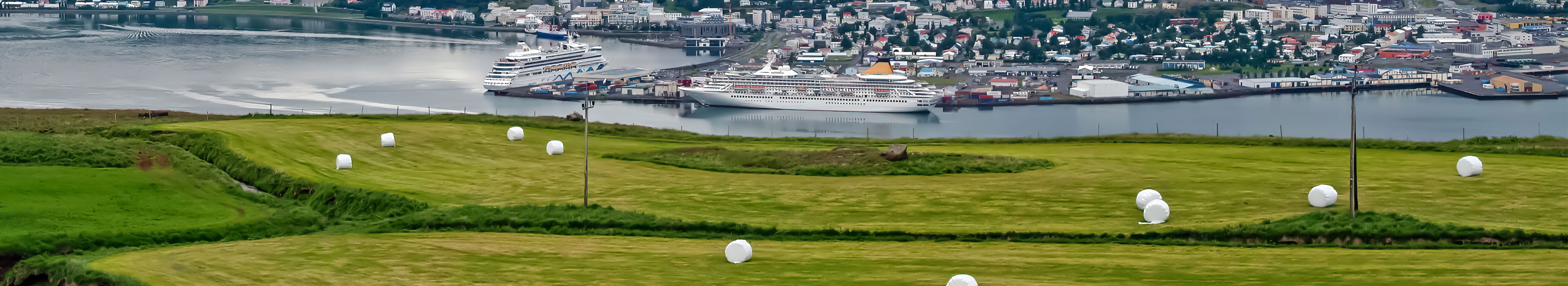 Hafen und Kreuzfahrtschiffe auf Island