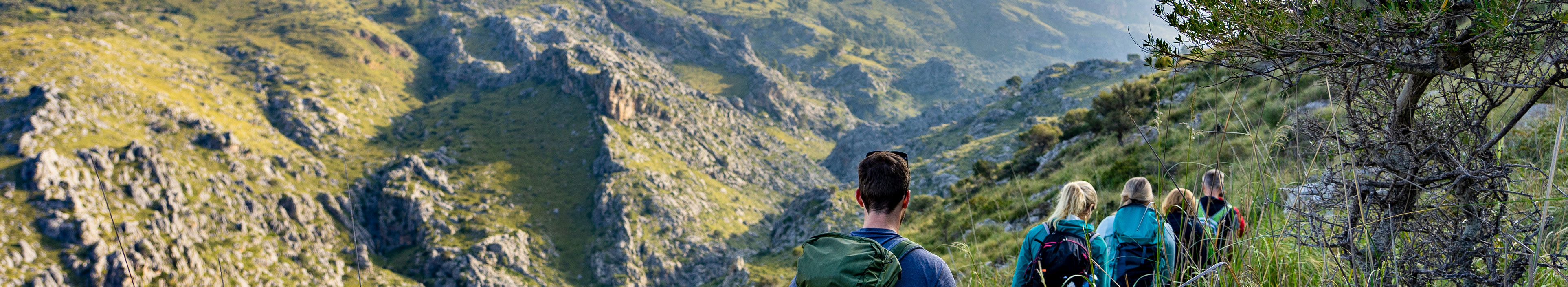 Aktivurlaub auf Mallorca: Wanderung durch den aufregenden Canyon, Schlucht Torrent de Parais - aufregende Kletterei, Einstieg in die Schlucht von oben