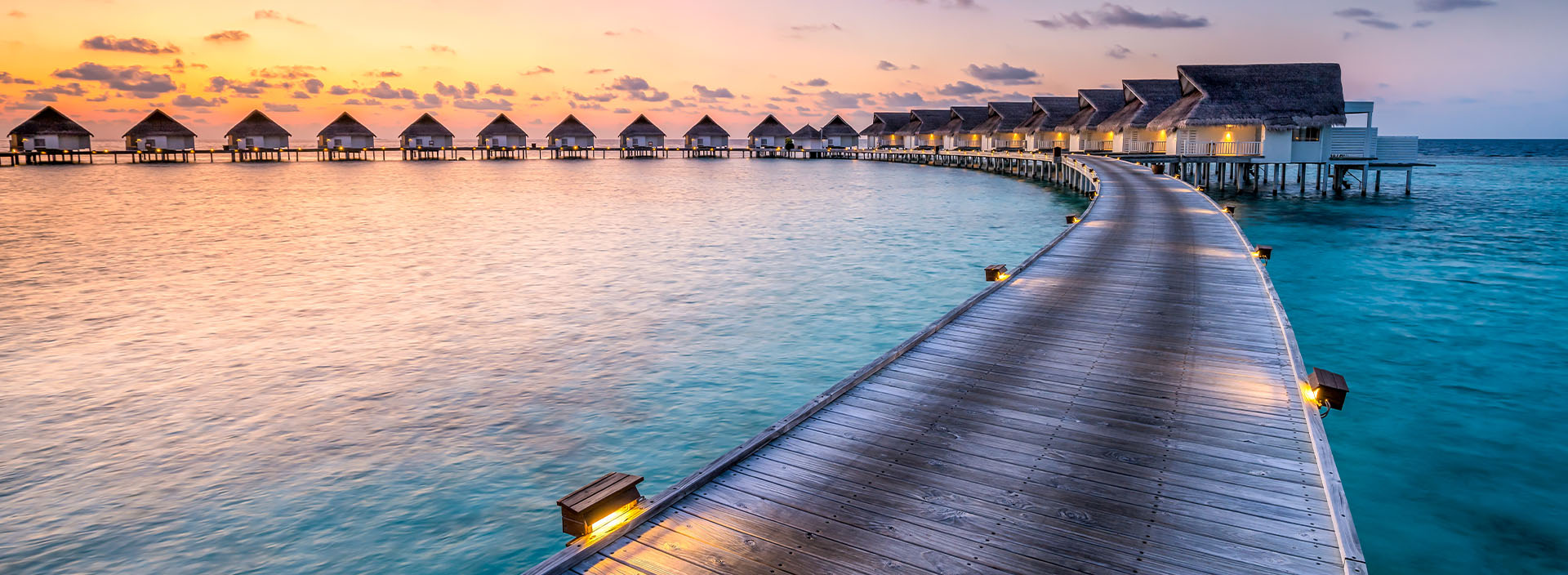 Beim Klicken wird man auf eine Seite mit Badeurlaub-Angebote für April weitergeleitet.