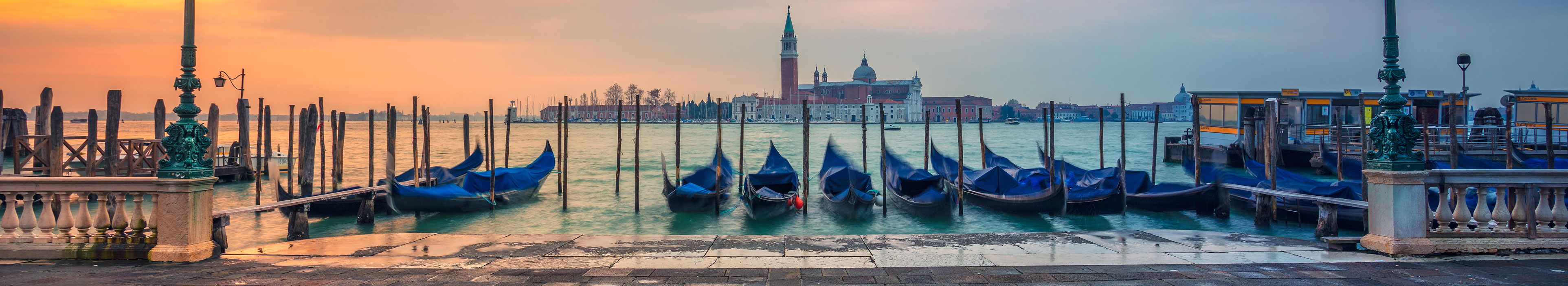 Panoramabild der Stadt Venedig, Italien bei Sonnenaufgang.