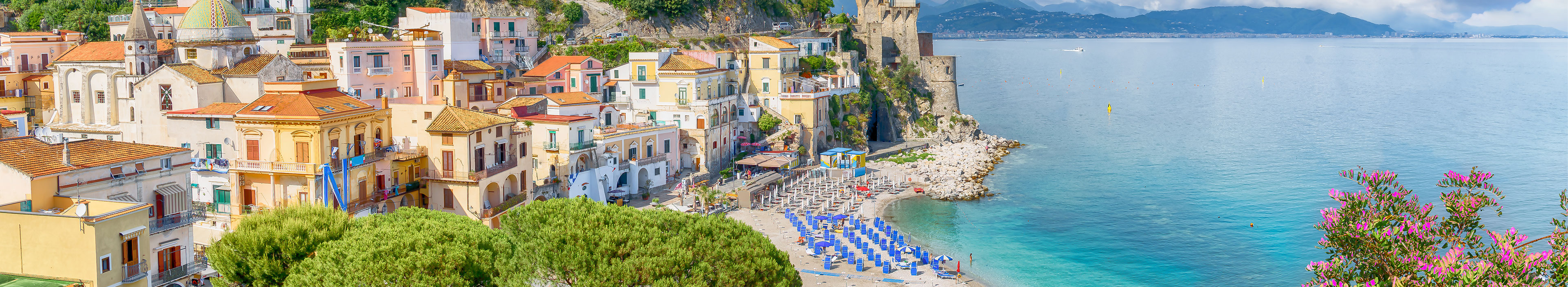 Landschaft mit der Stadt Cetara, Amalfiküste, Italien