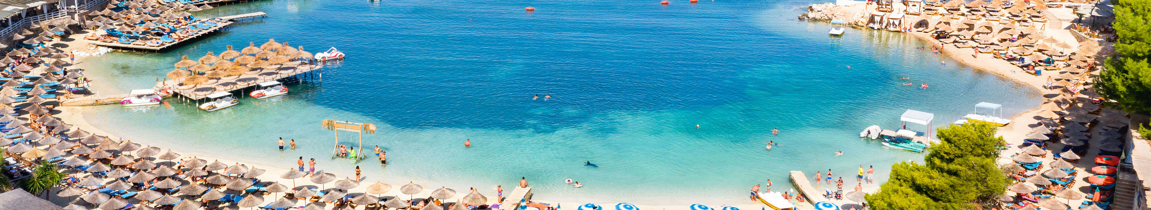 Blick auf den Strand von Ksamil in Albanien.