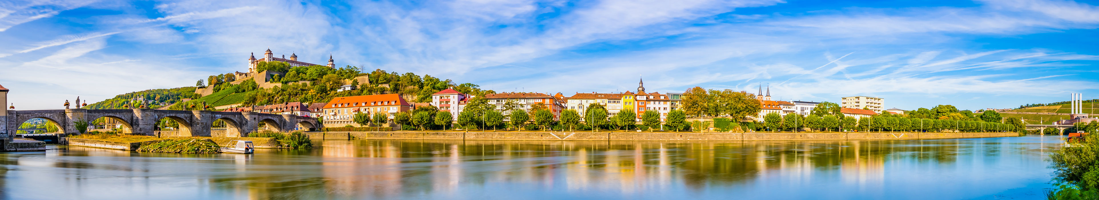 Würzburg mit der Marienberg Burg und dem Main