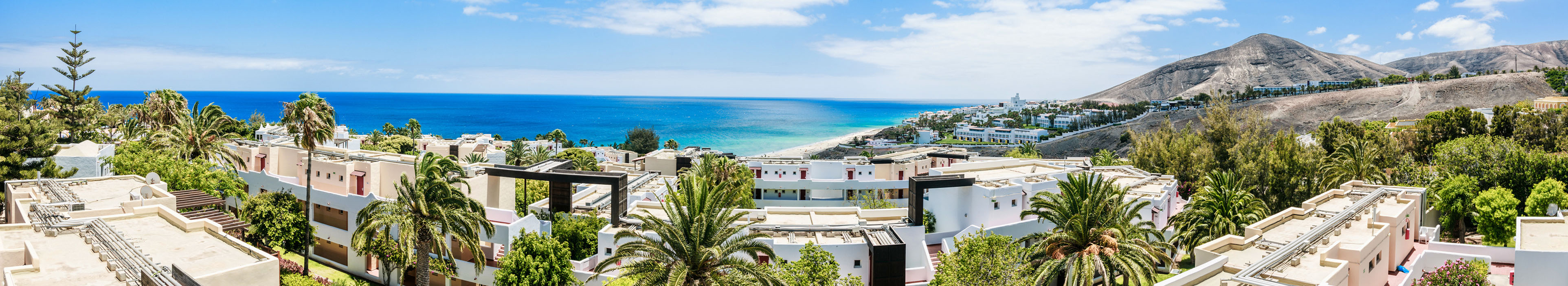 Hotels und Strand auf den Kanaren, Spanien.