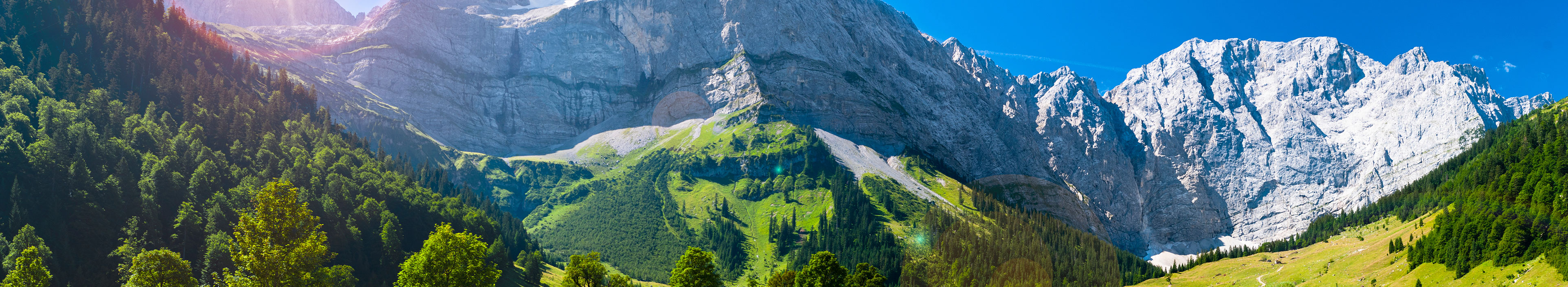 Panorama Landschaft im Allgäu, Bayern, im Frühling