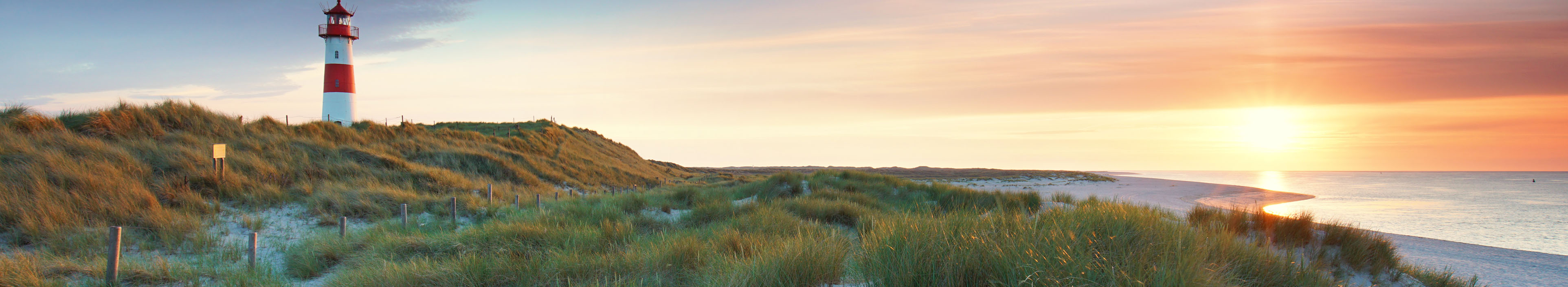 Strand und Leuchtturm auf Sylt