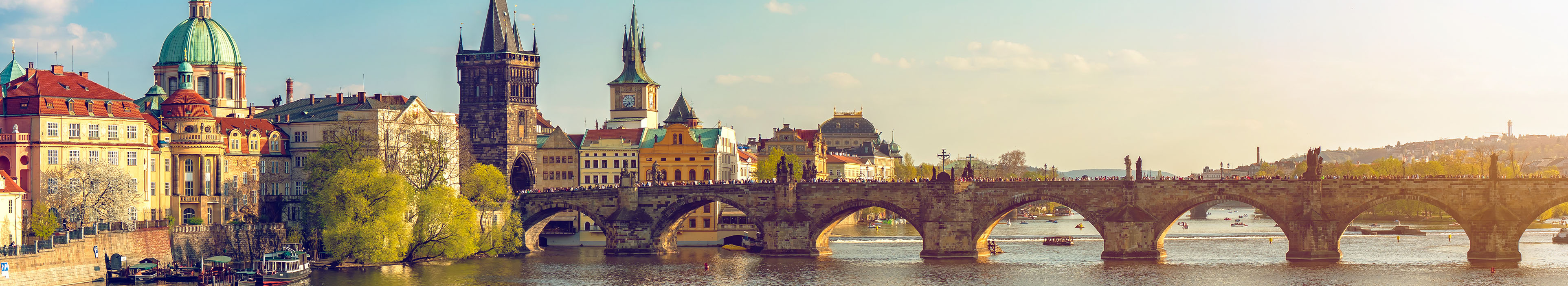 Sonnenuntergang an der Karlsbrücke in Prag 