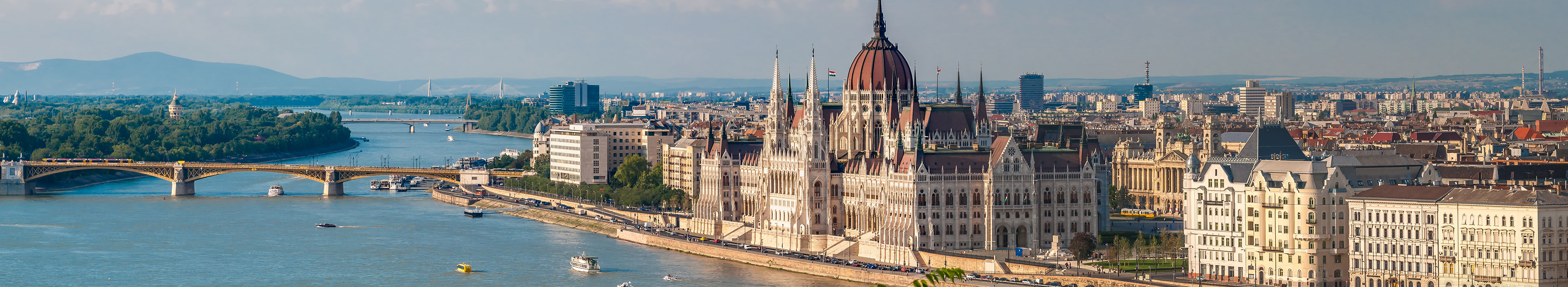 Blick auf das ungarische Parlament in Budapest
