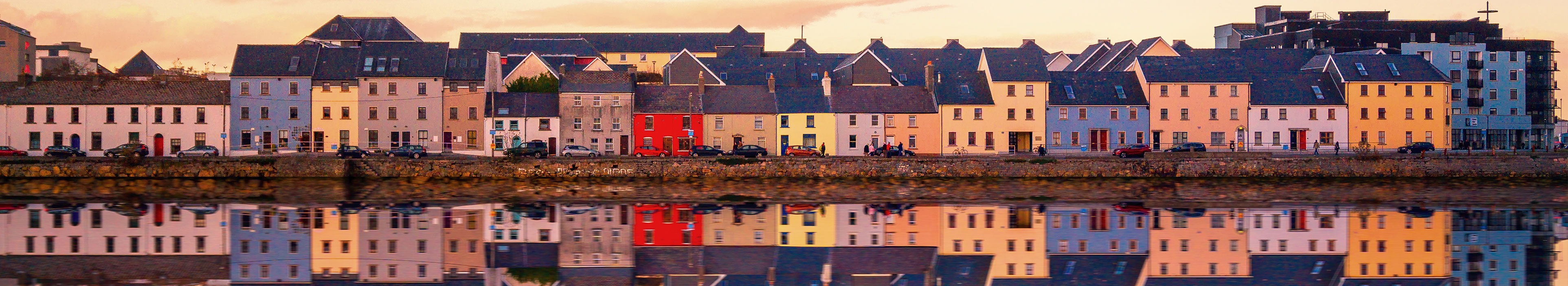 Blick auf Häuser in Galway, Irland