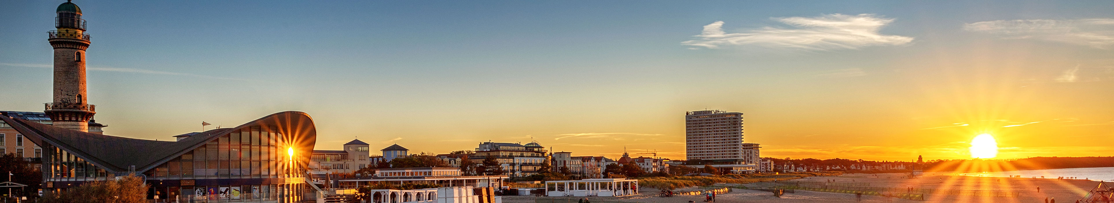 Sonnenuntergang an der Küste von Warnemünde